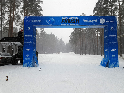 Foto manuses. „Töö käib! Tartu Maratoni finiš Elvas 29. jaanuaril.“ Autor: Rihard Orav